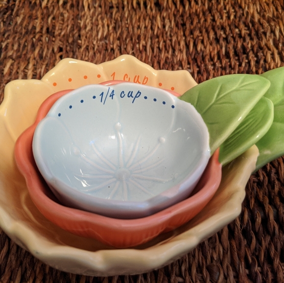 Redenvelope Floral Measuring Cups (set of 3) - Picture 7 of 8